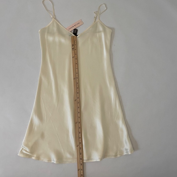 NWT Oscar Rossa 100% Silk Ivory White Cami Short Slip Nightgown Women's Medium - Picture 6 of 9